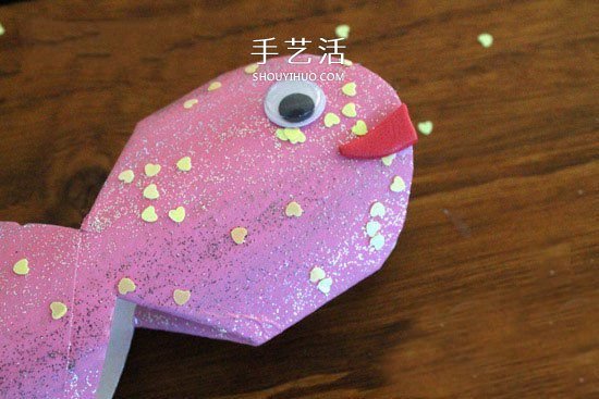 卫生纸筒做小鱼的方法 简单幼儿园废物利用DIY -  www.shouyihuo.com