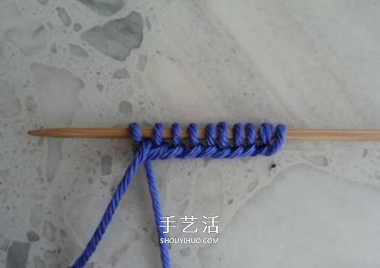 两种毛线搭配 手工编织漂亮地板鞋的织法图解 -  www.shouyihuo.com