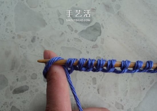 两种毛线搭配 手工编织漂亮地板鞋的织法图解 -  www.shouyihuo.com