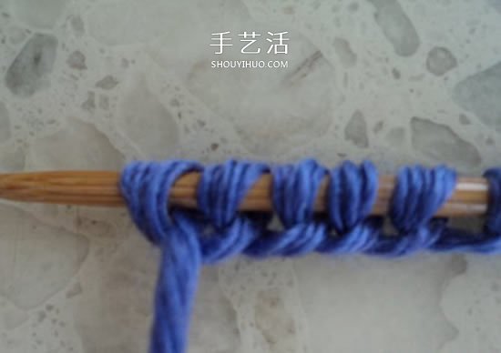 两种毛线搭配 手工编织漂亮地板鞋的织法图解 -  www.shouyihuo.com
