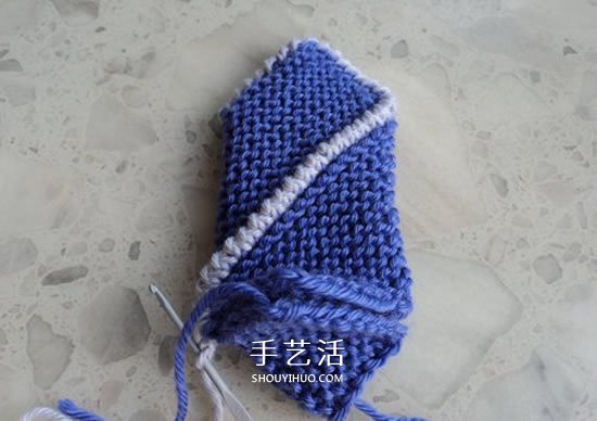 两种毛线搭配 手工编织漂亮地板鞋的织法图解 -  www.shouyihuo.com