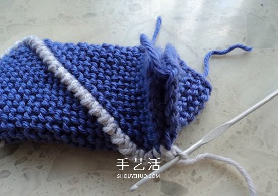 两种毛线搭配 手工编织漂亮地板鞋的织法图解 -  www.shouyihuo.com