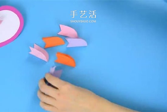 儿童手工制作母亲节郁金香爱心卡片的方法 -  www.shouyihuo.com