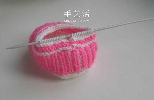 女宝宝保暖毛线鞋编织图解 带扣带和花朵装饰 -  www.shouyihuo.com