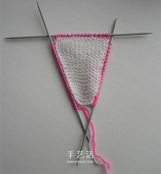 女宝宝保暖毛线鞋编织图解 带扣带和花朵装饰 -  www.shouyihuo.com