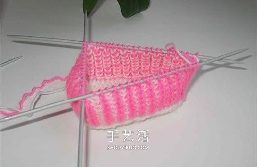女宝宝保暖毛线鞋编织图解 带扣带和花朵装饰 -  www.shouyihuo.com