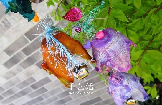 幼儿园简易风铃的做法 鸡蛋托废物利用做风铃 -  www.shouyihuo.com