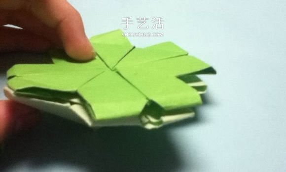 折叠四个爱心 组合成代表幸运的四叶草图解 -  www.shouyihuo.com