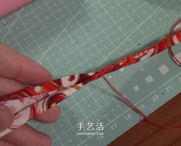 瞅瞅带你做：漂亮娃娃衣服的手工制作教程 -  www.shouyihuo.com