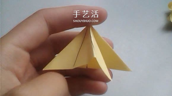 婚礼上的用花 立体百合的折纸方法图解过程 -  www.shouyihuo.com