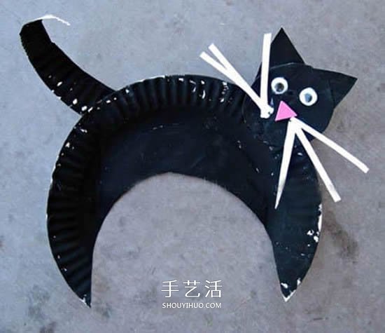 纸盘环保小制作 幼儿园手工做小黑猫的教程 -  www.shouyihuo.com