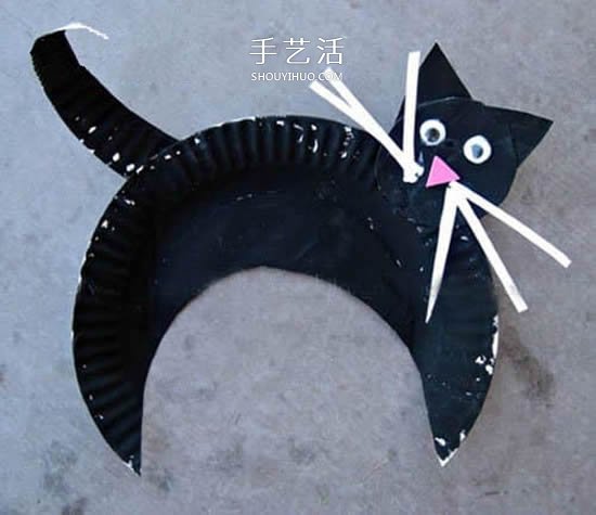 纸盘环保小制作 幼儿园手工做小黑猫的教程 -  www.shouyihuo.com