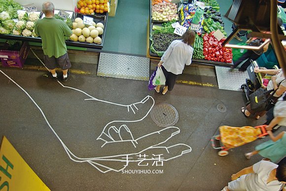 胶带就是我的画笔！用胶带粘贴而成的街头涂鸦 -  www.shouyihuo.com