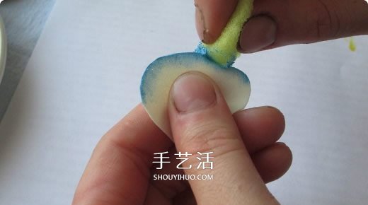 海绵纸手工制作玫瑰花的方法 逼真到难分真假！ -  www.shouyihuo.com