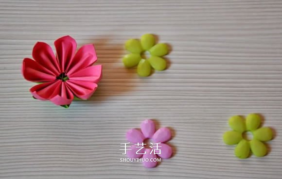 简单又很漂亮的纸花 手工八瓣花的折纸图解 -  www.shouyihuo.com