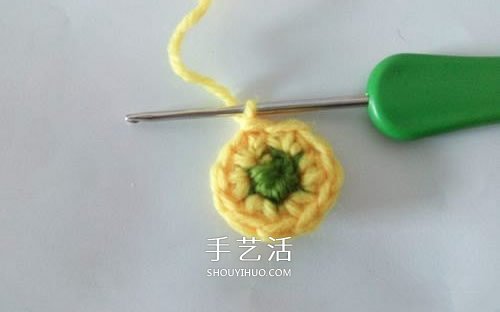 超可爱毛线小花的钩法 钩针编织六瓣花图解 -  www.shouyihuo.com