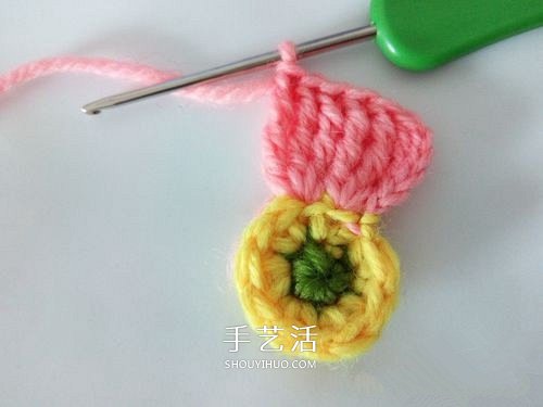 超可爱毛线小花的钩法 钩针编织六瓣花图解 -  www.shouyihuo.com