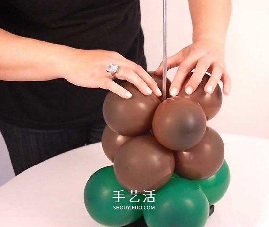 气球造型大树手工制作 植树节用气球做大树 -  www.shouyihuo.com