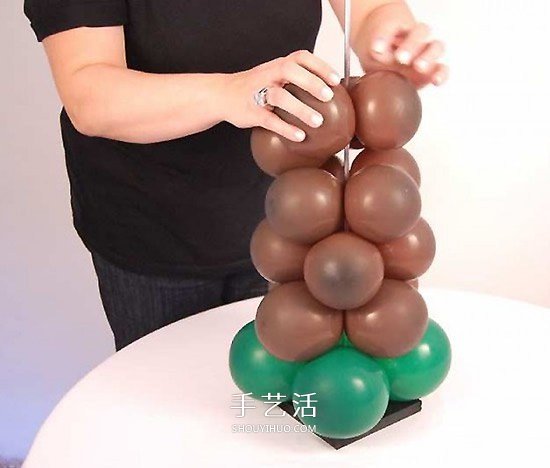 气球造型大树手工制作 植树节用气球做大树 -  www.shouyihuo.com