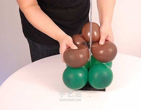 气球造型大树手工制作 植树节用气球做大树 -  www.shouyihuo.com