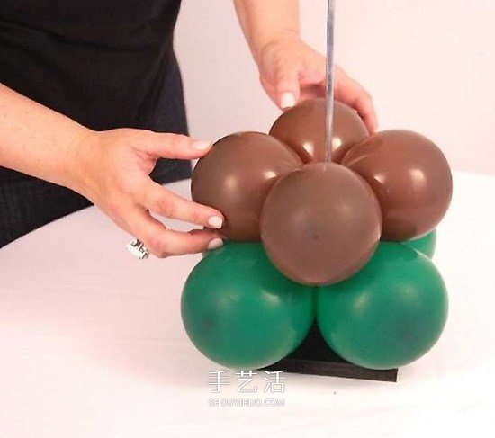 气球造型大树手工制作 植树节用气球做大树 -  www.shouyihuo.com