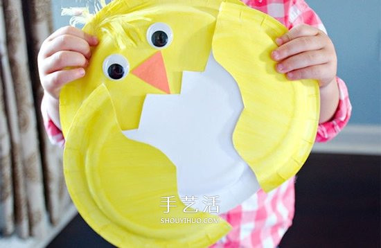 幼儿自制生日礼物教程 用纸盘做破壳的小鸡 -  www.shouyihuo.com