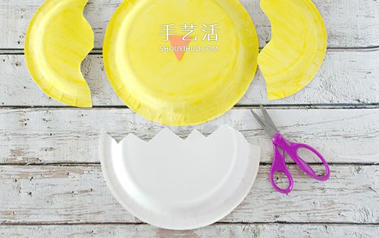 幼儿自制生日礼物教程 用纸盘做破壳的小鸡 -  www.shouyihuo.com