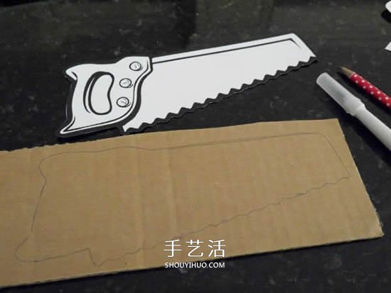 父亲节挂饰手工制作 用硬纸板做工具挂饰 -  www.shouyihuo.com