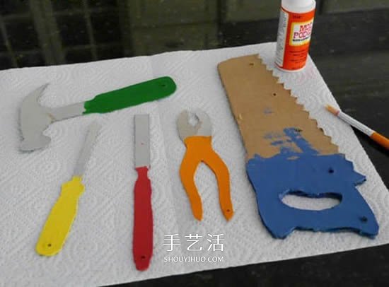 父亲节挂饰手工制作 用硬纸板做工具挂饰 -  www.shouyihuo.com