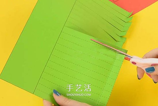 幼儿手工毛毛虫做法 卡纸制作毛毛虫简单教程 -  www.shouyihuo.com