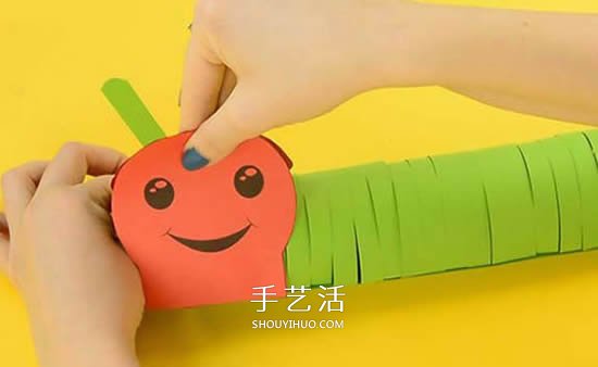 幼儿手工毛毛虫做法 卡纸制作毛毛虫简单教程 -  www.shouyihuo.com
