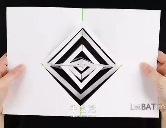 只用一张卡纸做3D旋转装置 打开闭合就会转动 -  www.shouyihuo.com