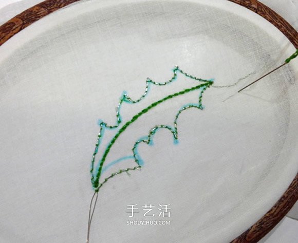 立体叶子的刺绣方法 手工刺绣双色叶子图解 -  www.shouyihuo.com