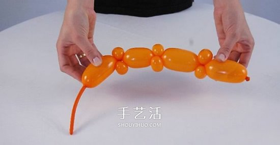 气球造型椰子树的做法 用气球手工制作椰子树 -  www.shouyihuo.com