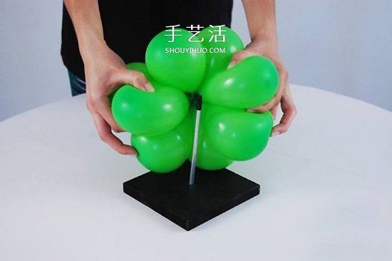 气球造型椰子树的做法 用气球手工制作椰子树 -  www.shouyihuo.com