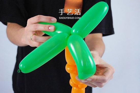 气球造型椰子树的做法 用气球手工制作椰子树 -  www.shouyihuo.com