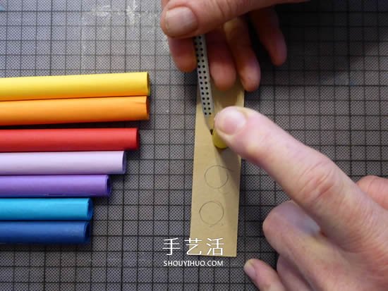 自制简易排箫的方法 儿童用卡纸做排箫玩具 -  www.shouyihuo.com