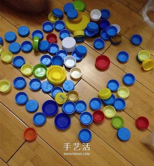 幼儿园瓶盖小制作 用瓶盖拼贴美丽的插花画 -  www.shouyihuo.com