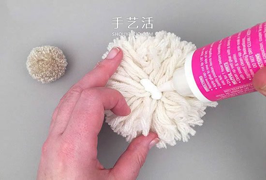 毛线球创意DIY 手工做一只超萌带披风的狗狗 -  www.shouyihuo.com