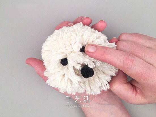 毛线球创意DIY 手工做一只超萌带披风的狗狗 -  www.shouyihuo.com