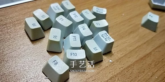晚晨的创意DIY：废旧电脑键盘鼠标制作机器人 -  www.shouyihuo.com
