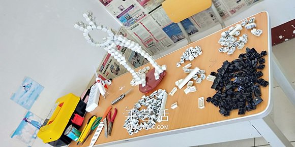 晚晨的创意DIY：废旧电脑键盘鼠标制作机器人 -  www.shouyihuo.com