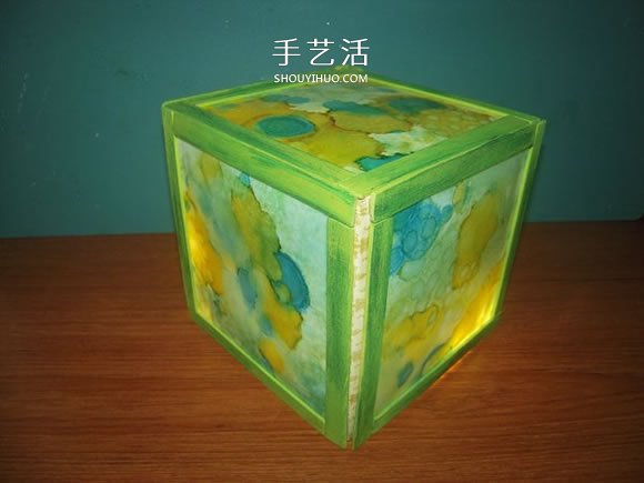 手工立方体灯笼的做法 雪糕棍制作灯笼的教程 -  www.shouyihuo.com