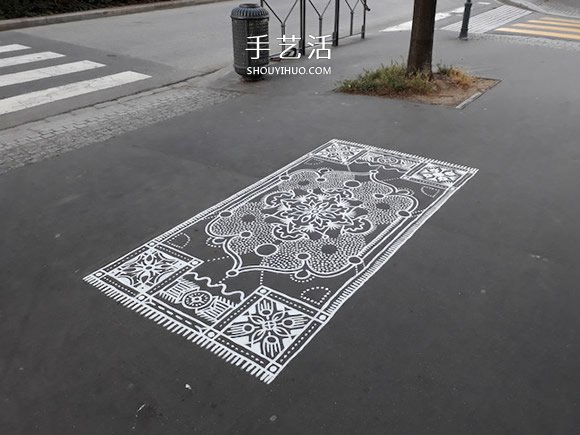 手绘马路上的古典地毯 与城市现代美学成对比 -  www.shouyihuo.com