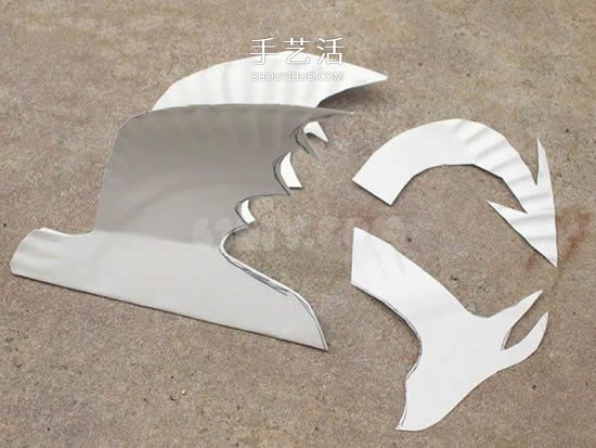 幼儿废物利用做纸盘火龙 简单手工西方龙的做法 -  www.shouyihuo.com