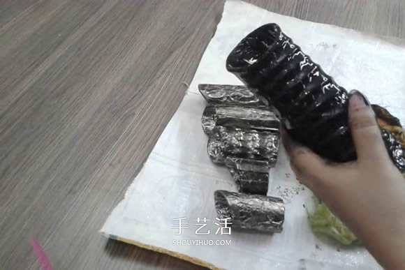 卷纸筒保鲜膜筒废物利用 手工制作多孔笔筒 -  www.shouyihuo.com