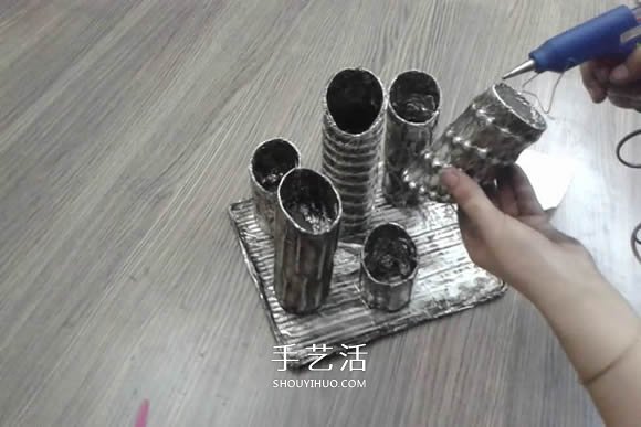 卷纸筒保鲜膜筒废物利用 手工制作多孔笔筒 -  www.shouyihuo.com