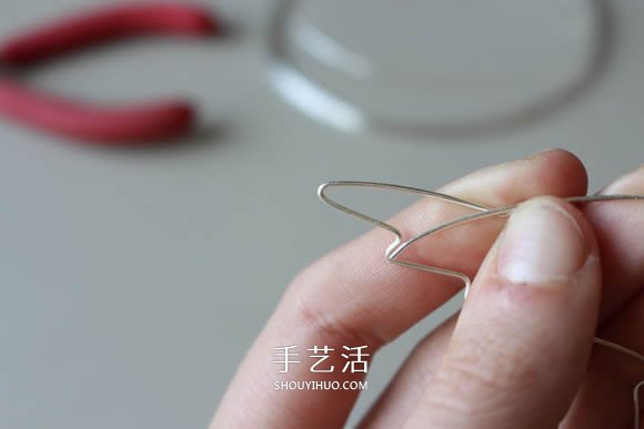 金属丝DIY制作龙之翼项链坠的方法图解教程 -  www.shouyihuo.com