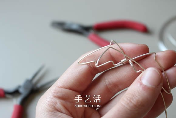 金属丝DIY制作龙之翼项链坠的方法图解教程 -  www.shouyihuo.com