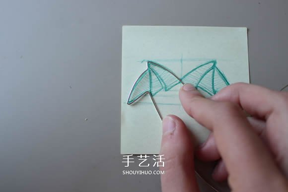 金属丝DIY制作龙之翼项链坠的方法图解教程 -  www.shouyihuo.com